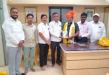 अमोगसिध्द कोळी यांची शिक्षक समितीच्या जिल्हाध्यपदी निवड झालेबद्दल ग्रंथालय संघाचे वतीने सह्दयी सन्मान