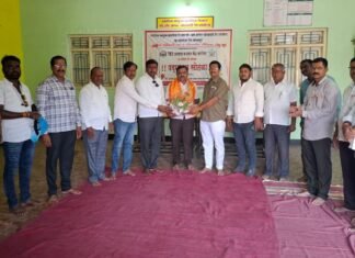 सांगोला तालुका कोळी समाज्याच्या वतीने अमोगसिद्ध कोळी गुरुजी यांचा सन्मानपूर्वक सत्कार