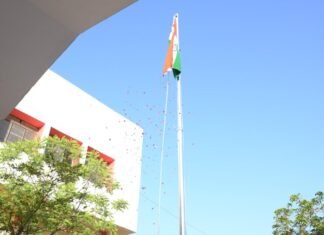 सांगोला नगरपरिषदेत महाराष्ट्र दिन उत्साहात साजरा