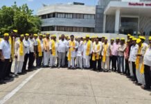 कोळी महासंघातर्फे सोलापूर जिल्हाधिकारी कार्यालयावर जातीचे दाखले व जात वैधता प्रमाणपत्र सुलभरीत्या मिळण्याकरिता एक दिवसीय धरणे आंदोलन.