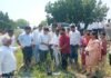 जिल्हाधिकारी एस. कार्तिकेयन यांच्याकडून सांगोला-मंगळवेढा तालुक्यात दुष्काळी परिस्थितीची पाहणी