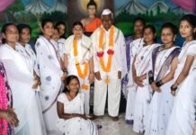 वर्षावासानिमित्त उषा धनवडे यांचा समाजबांधवांनी केला सन्मान